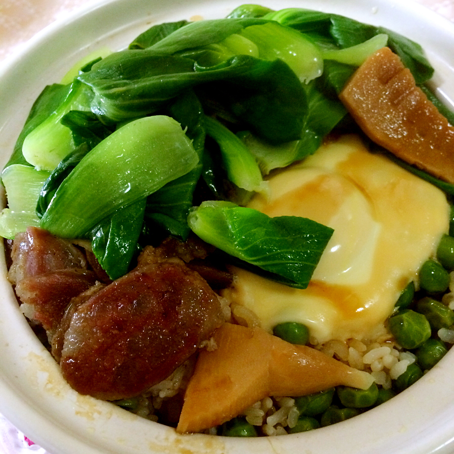 广式腊味煲仔饭