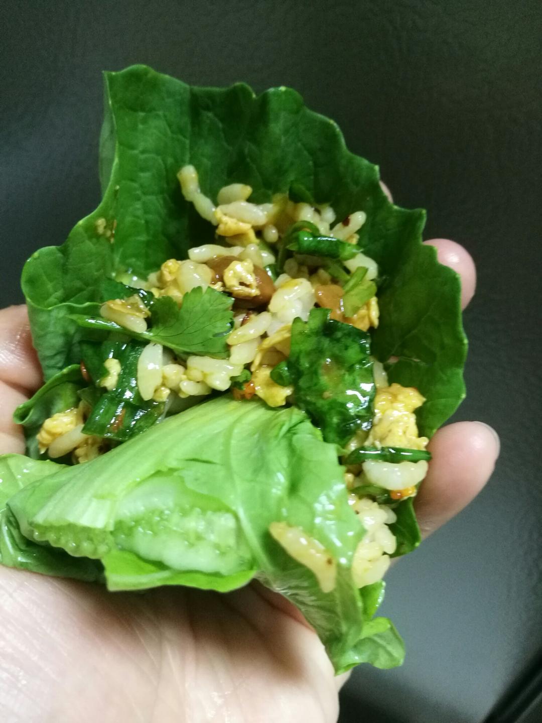 简单的鸡蛋酱饭包