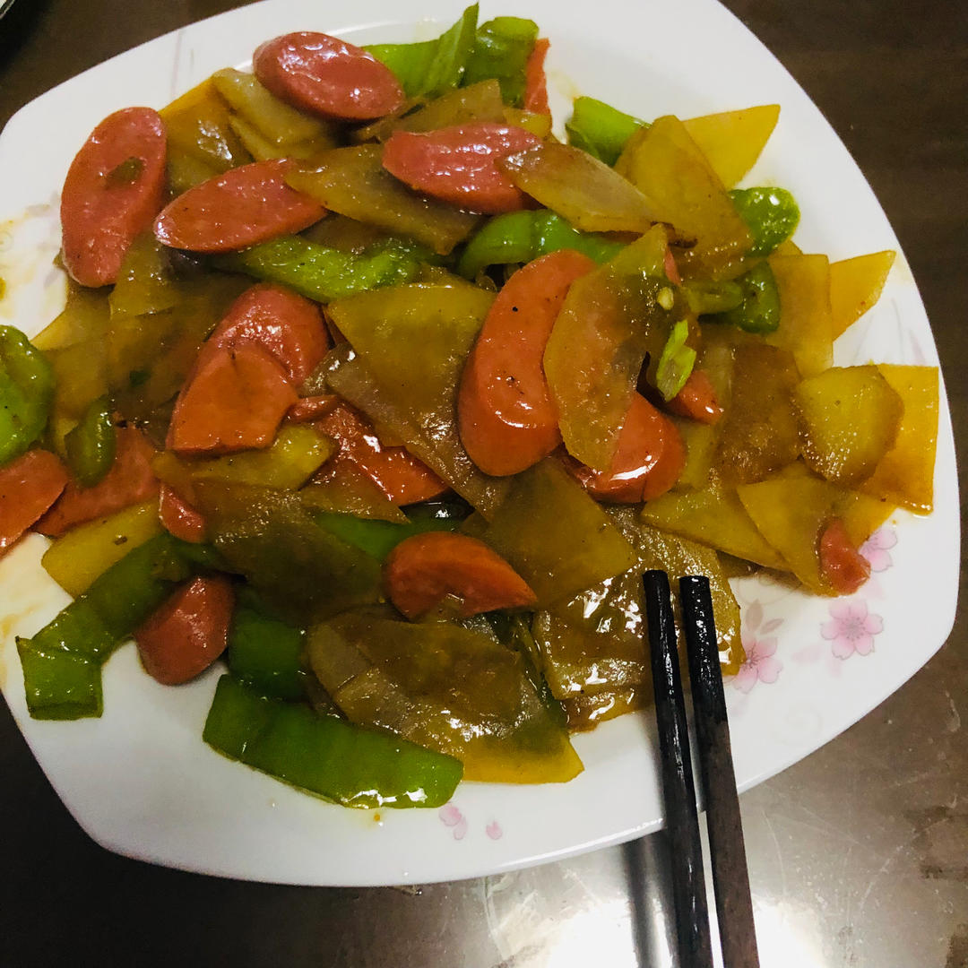 经典下饭神器———青椒火腿炒土豆片