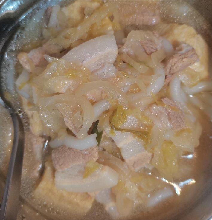 酸菜汆白肉炖冻豆腐