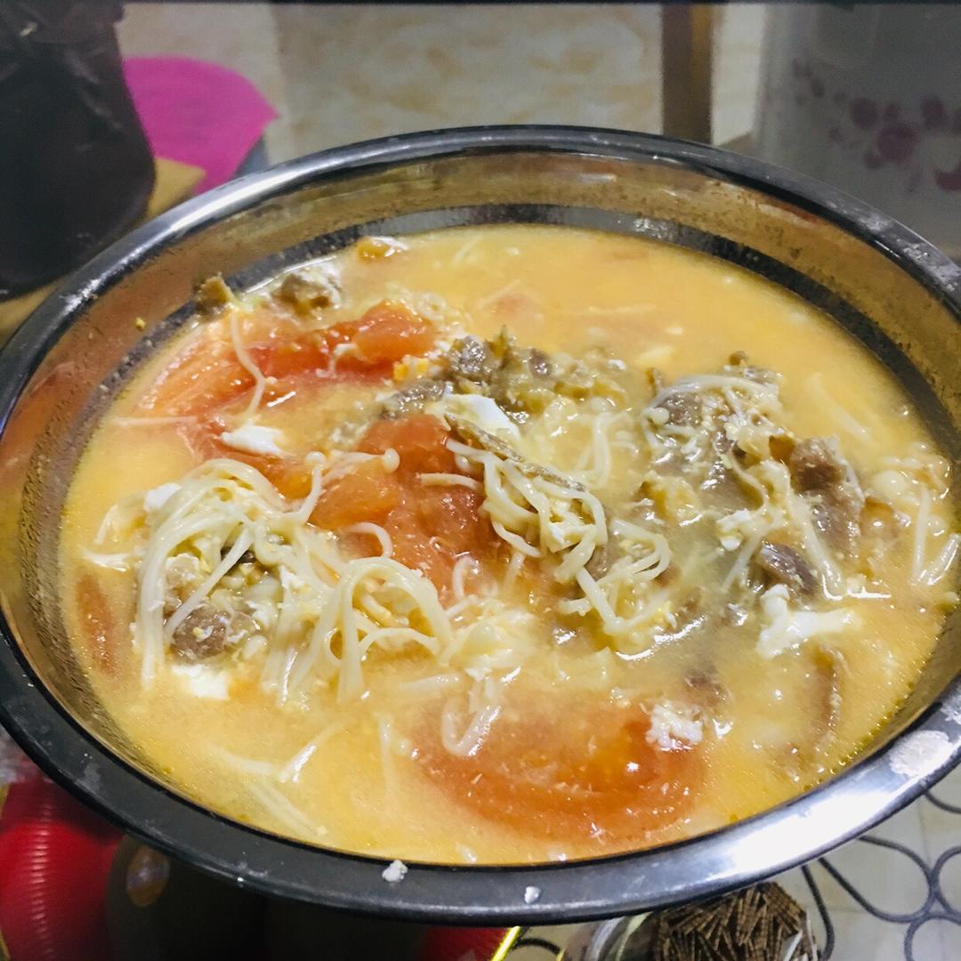 金针菇肥牛番茄锅