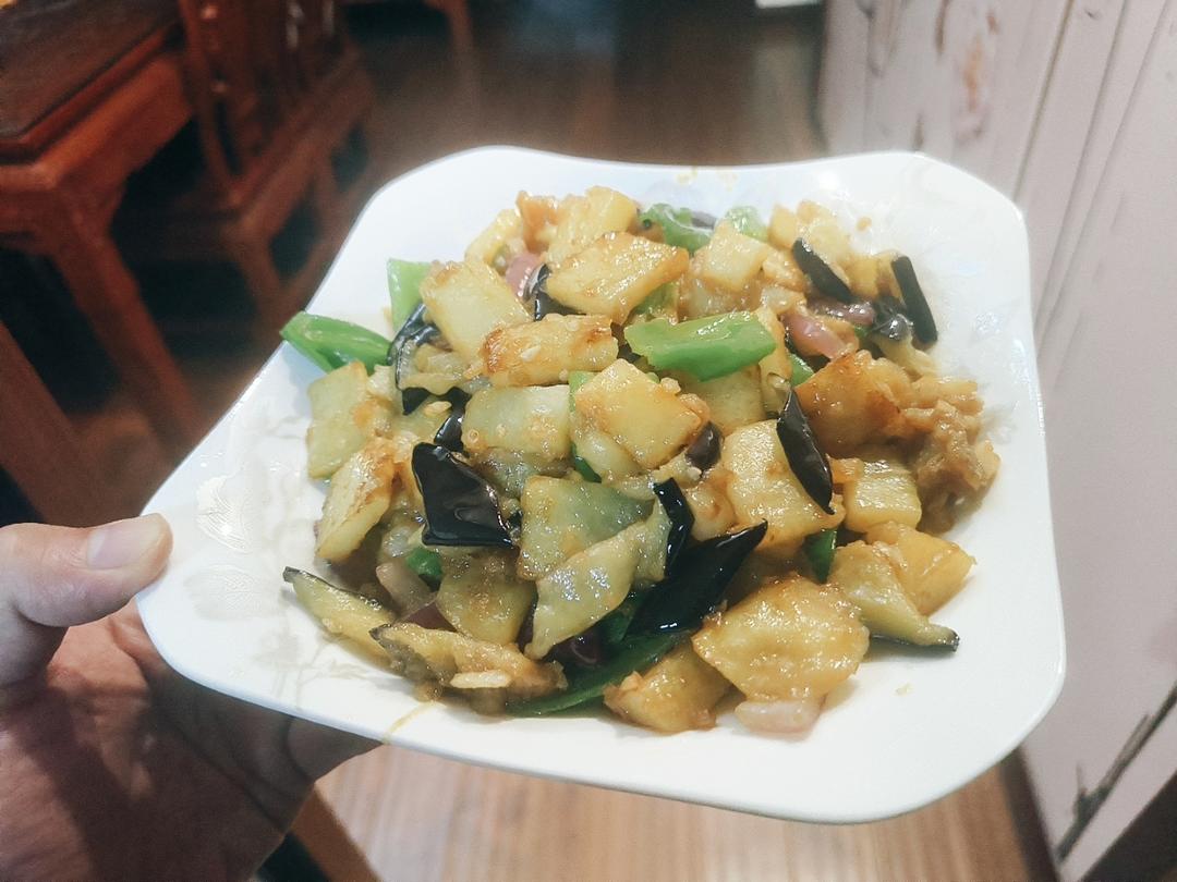 地三鲜（茄子，土豆，青椒）