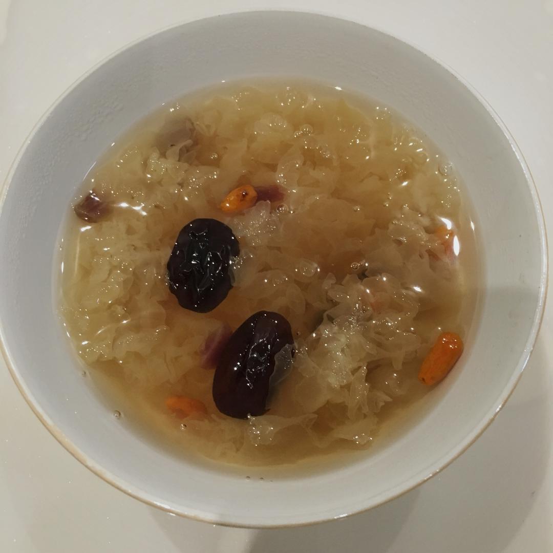 红枣银耳莲子羹