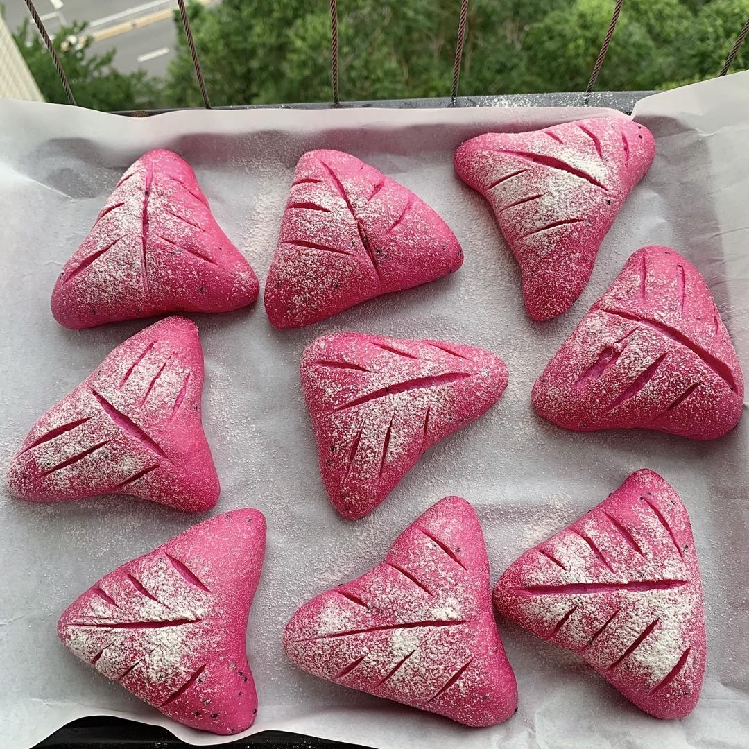 火龙果软欧包，粉嘟嘟～