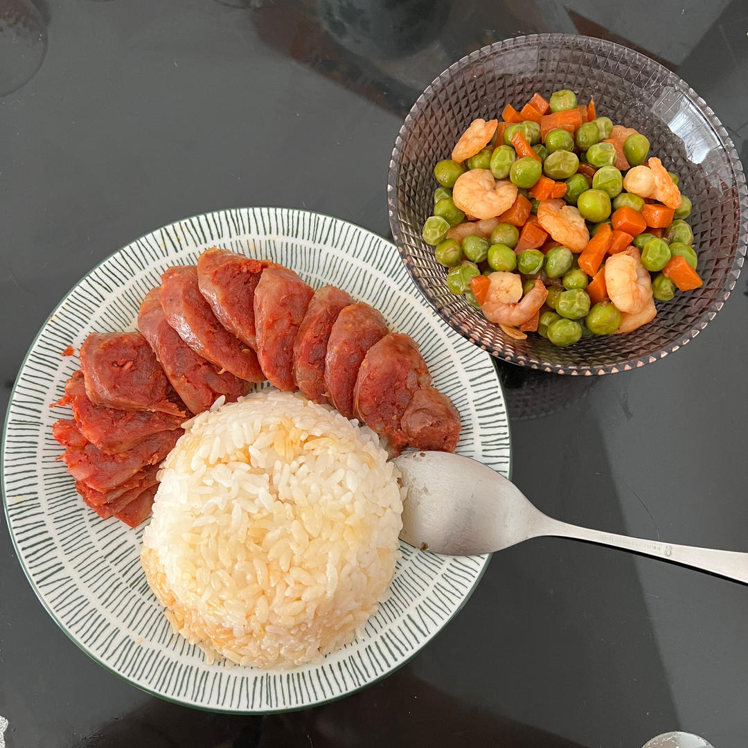 青豆，胡萝卜，玉米炒虾仁。