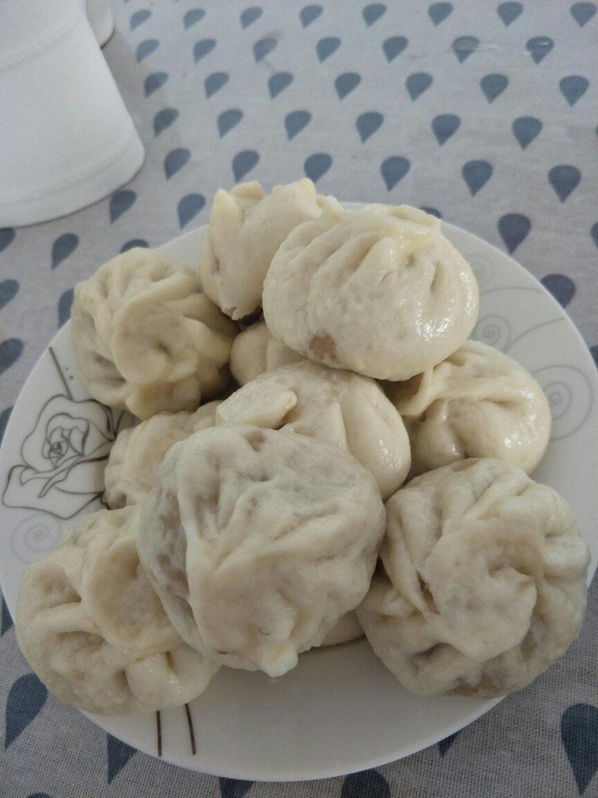 松软多汁的肉包子