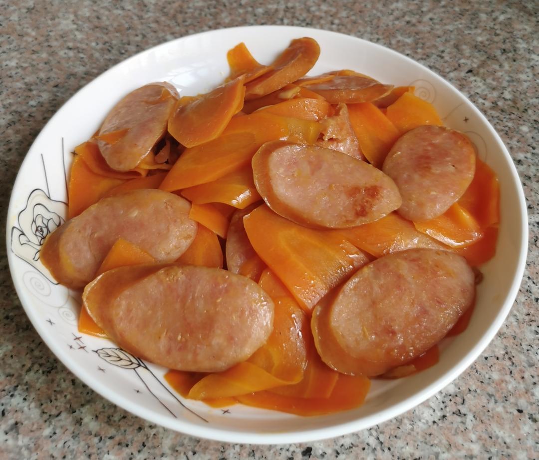 超下饭的简单家常菜—胡萝卜炒香肠