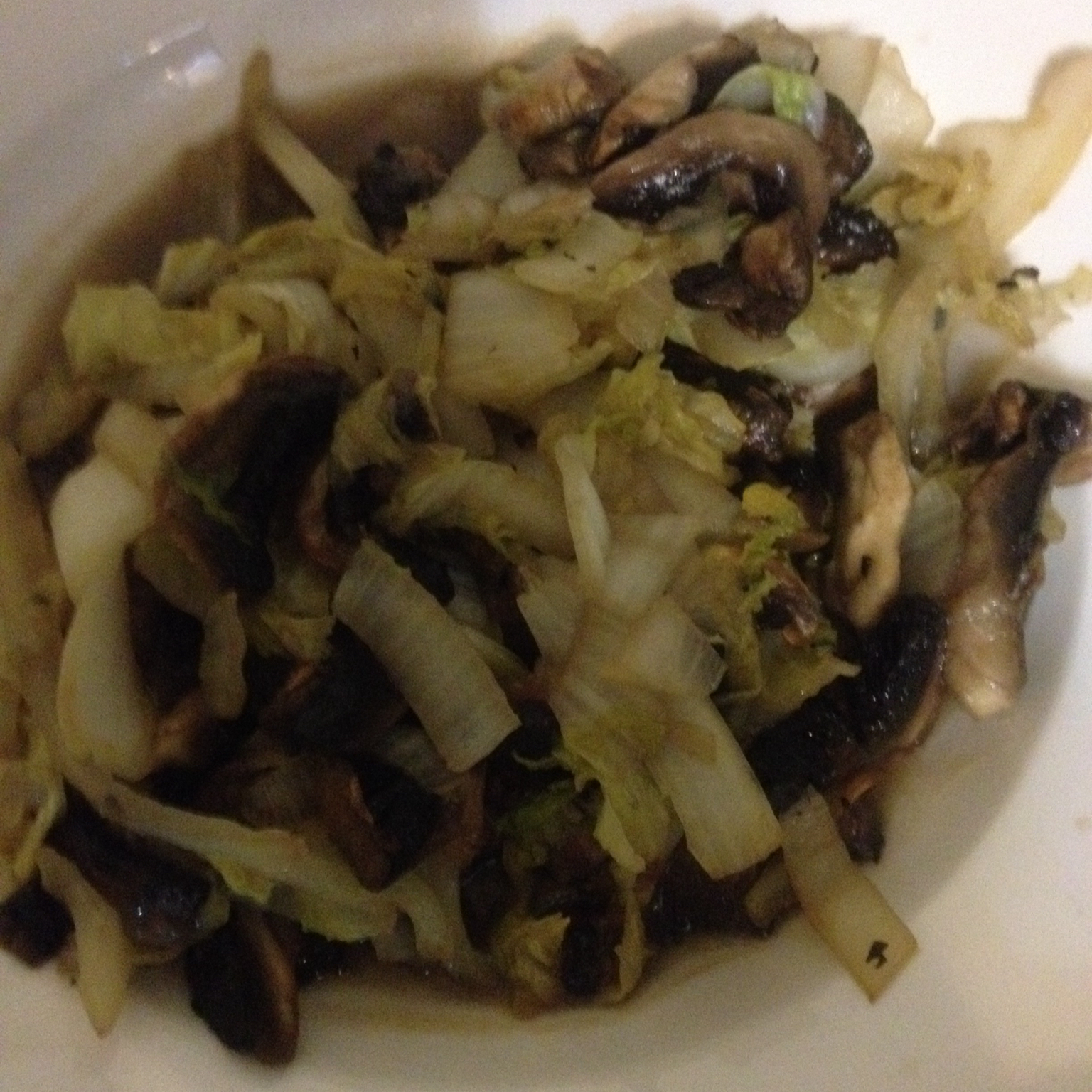 超级简单的—白菜炒口蘑