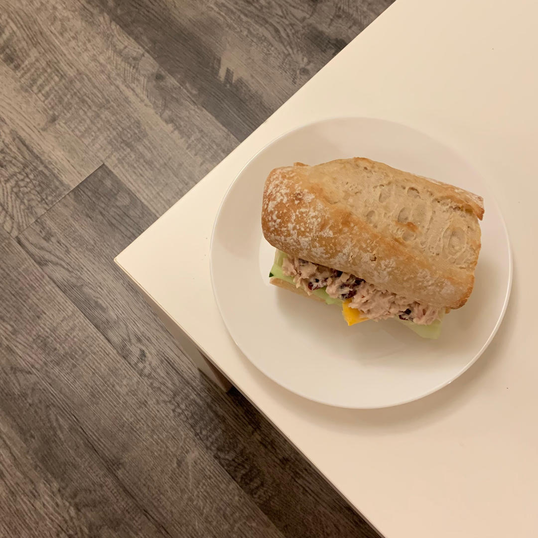吞拿鱼蔓越莓鸡肉法棍三明治【健康一手握】