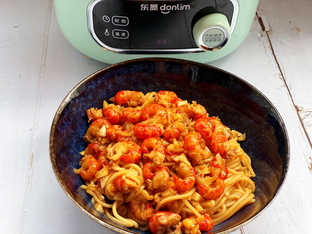 好吃的小龙虾拌面