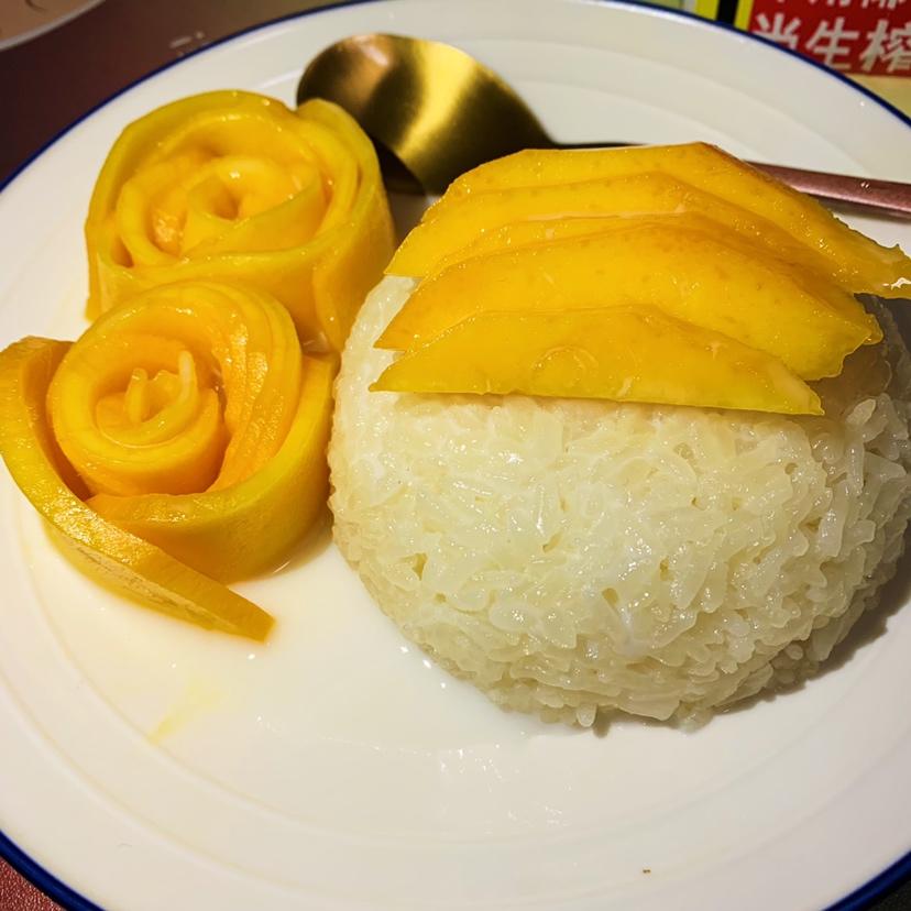 椰浆芒果糯米饭（附芒果玫瑰花做法）
