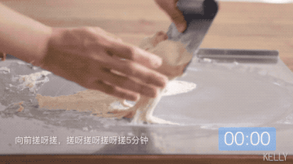 靜置出膜手揉變態(tài)大水量面團(tuán)技巧/超軟低卡黑麥餐包的做法 步驟26