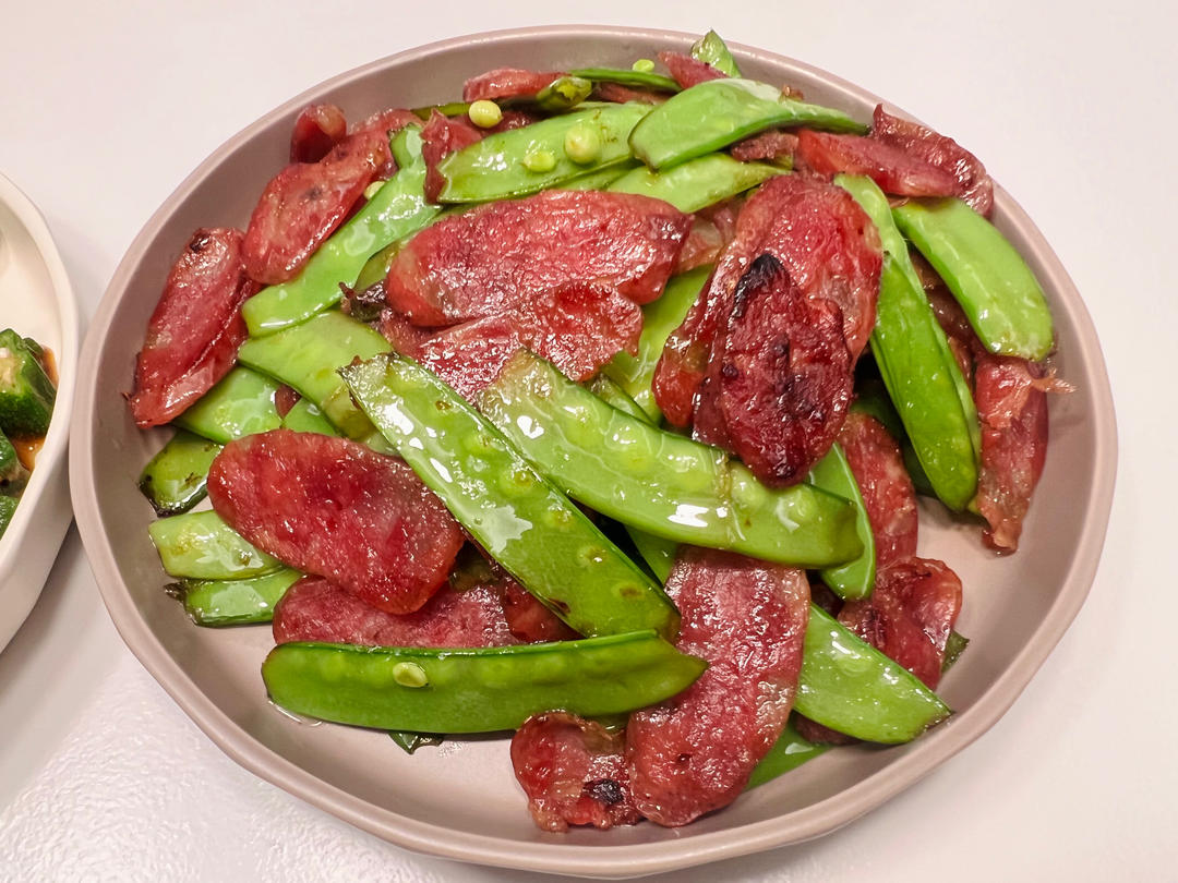 腊肠炒荷兰豆