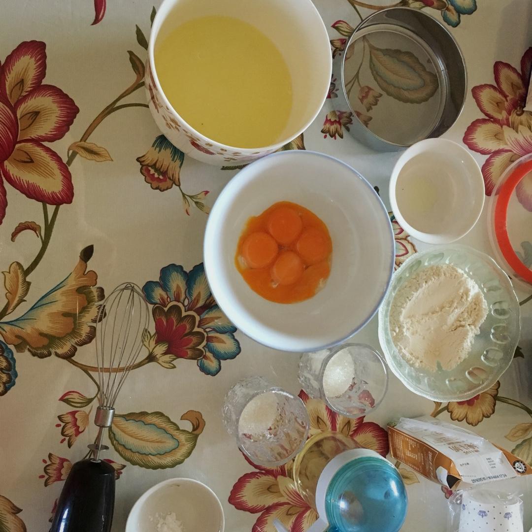 烤箱做蛋糕（戚风蛋糕的做法）