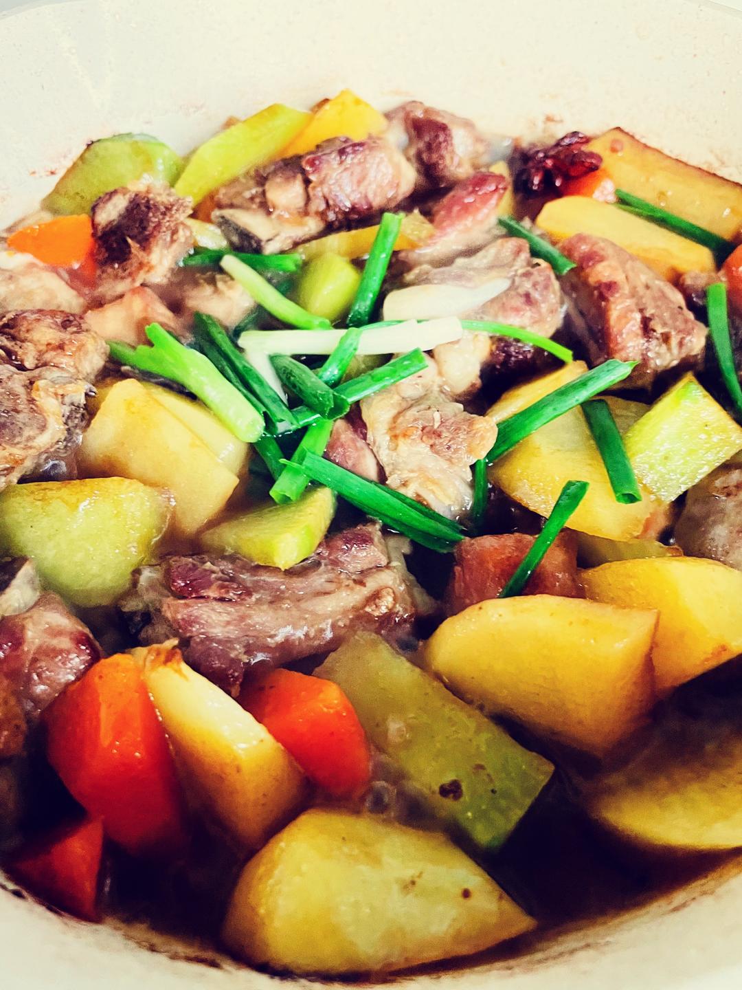 土豆萝卜焖排骨