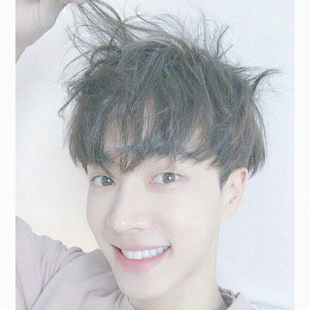 小姑娘打打闹闹一辈子