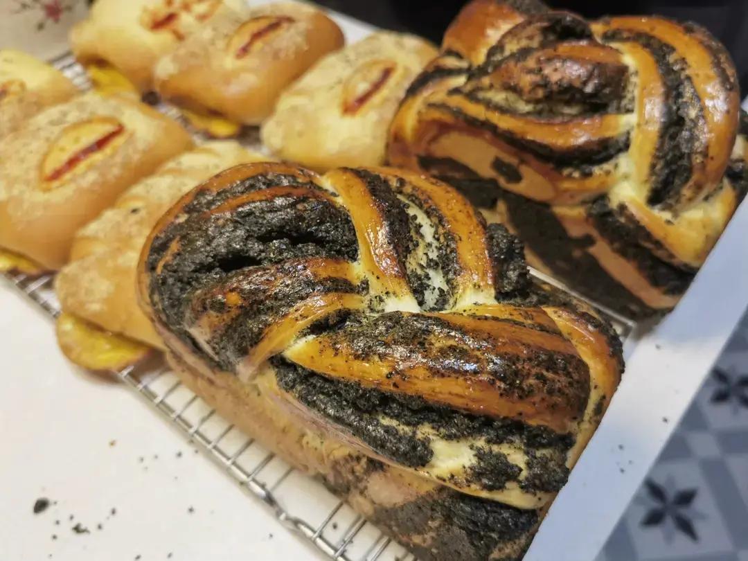料多多系列--黑芝麻奶酥小吐司