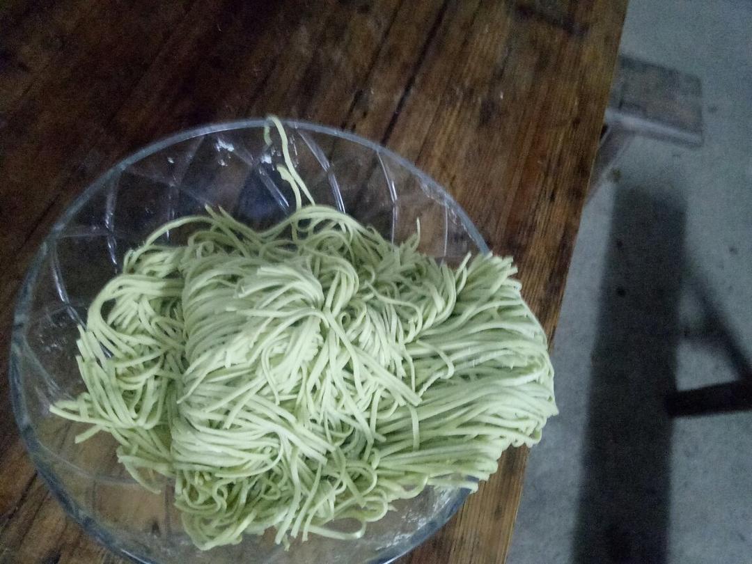 自制纯天然蔬菜汁彩色面条