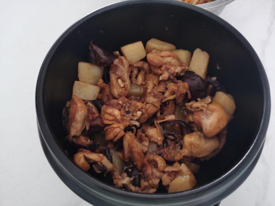 黄焖鸡（砂锅鸡/三杯鸡）