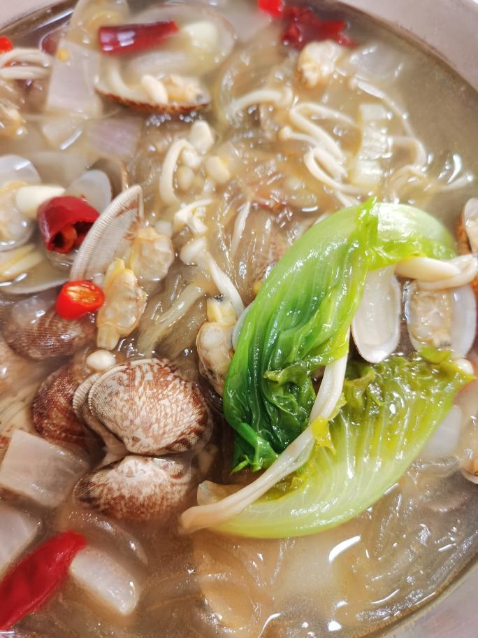 自制金针菇花甲粉丝煲