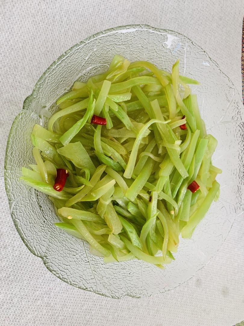 清炒莴笋丝