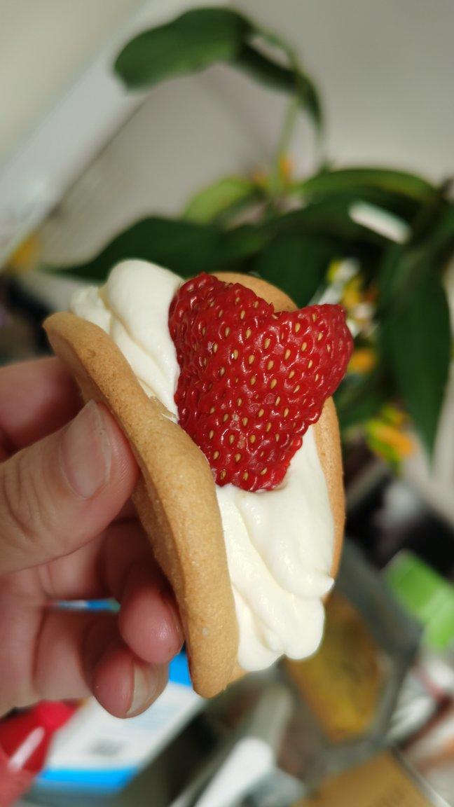 超详细草莓抱抱卷攻略，消耗奶油