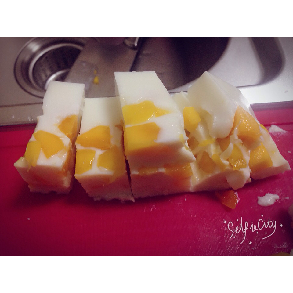 粒粒芒果椰汁冻糕