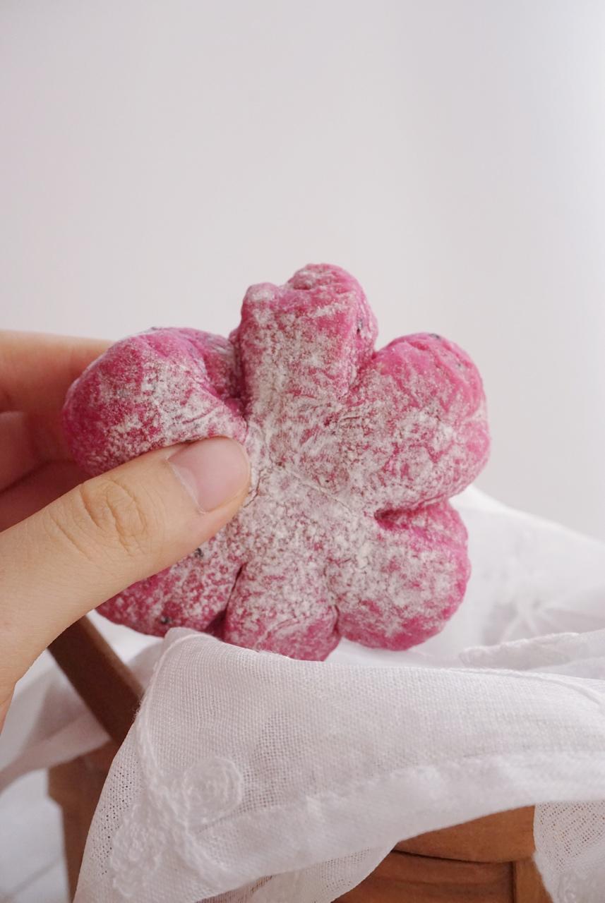 💕少女心biu biu biu 💕 肉松馅的火龙果面包