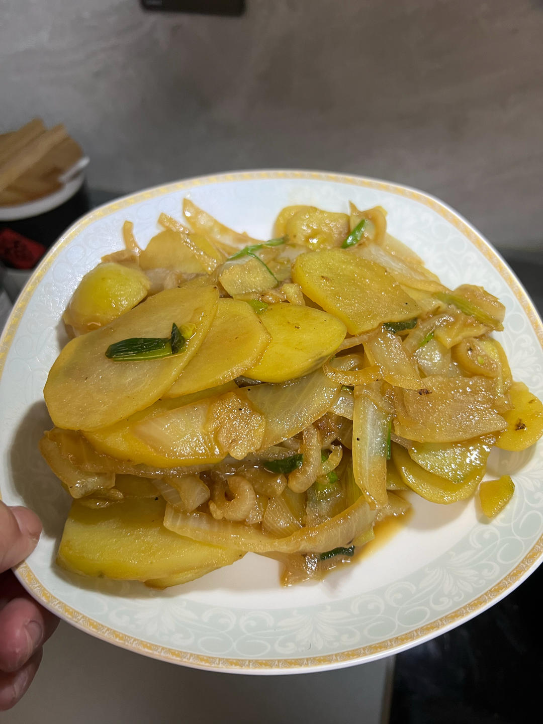 今日菜谱：土豆炒洋葱