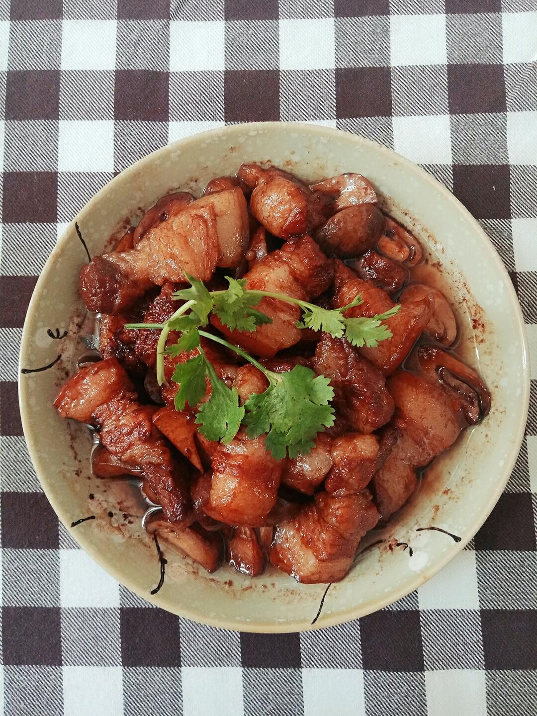 草菇烧肉的做法