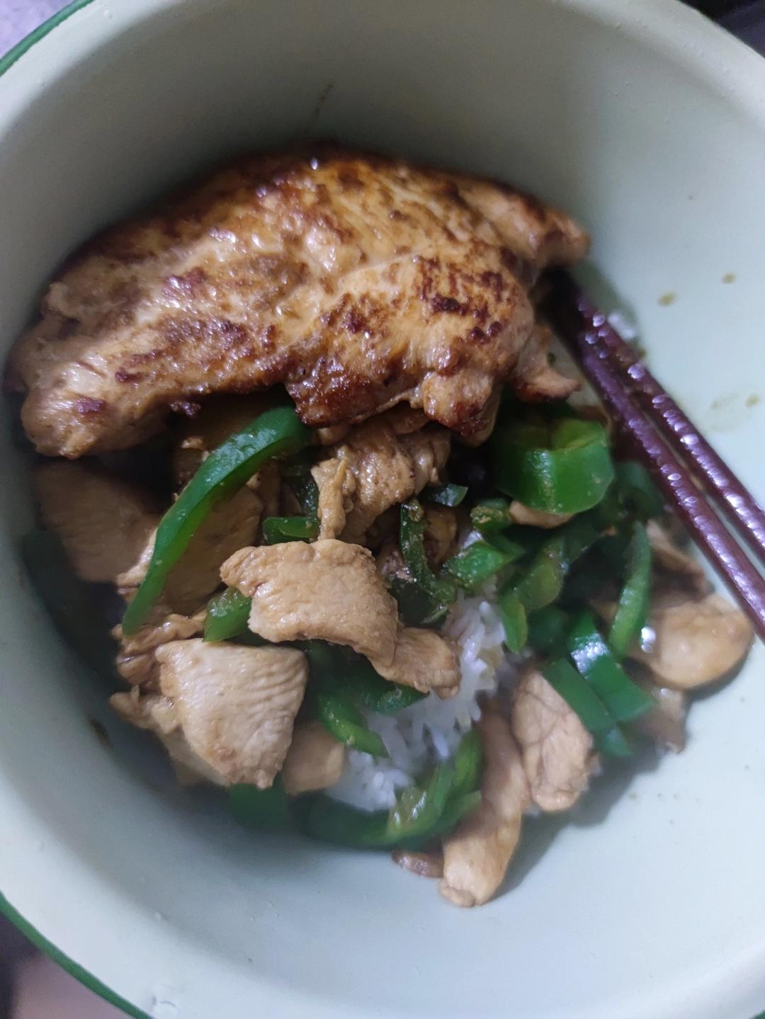 巨好吃的青椒炒鸡胸肉丝，超下饭