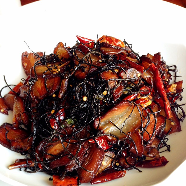 核桃花炒腊肉