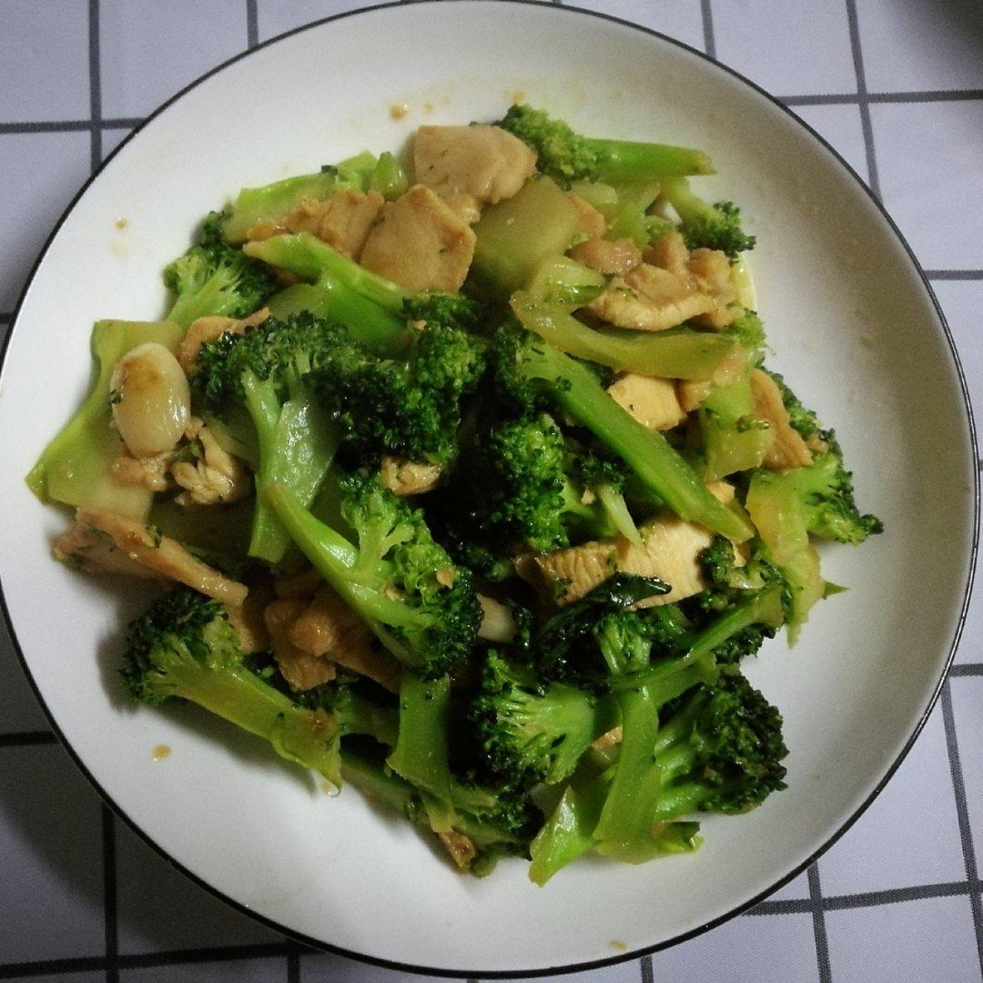 减脂增肌食谱——美味西兰花炒鸡胸肉