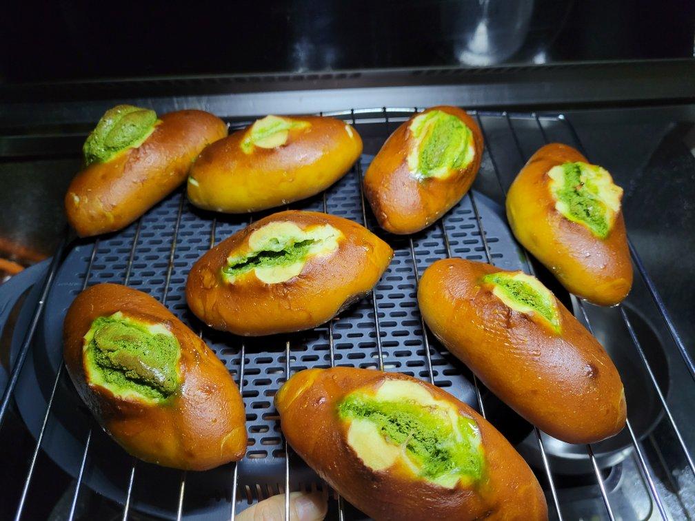 抹茶奶酥碱水面包