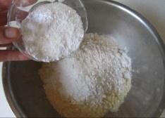 水煎玉米饼的做法 步骤2