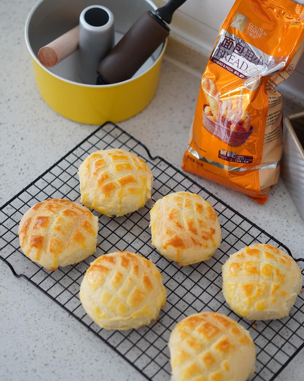 好吃到炸裂的港式菠萝包（附带制作酥皮的小视频）