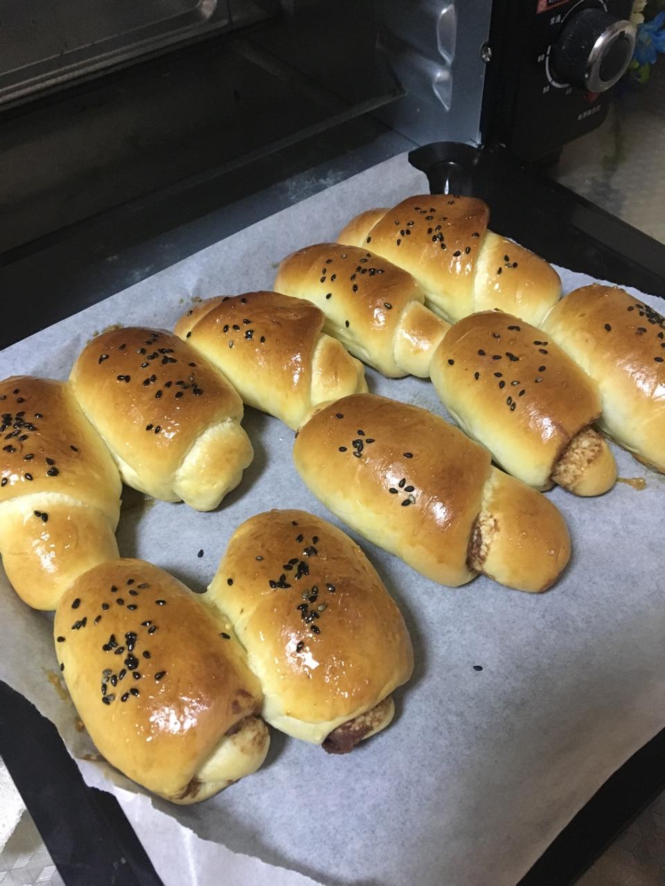 里理做的新年第一烤:黄油面包卷儿