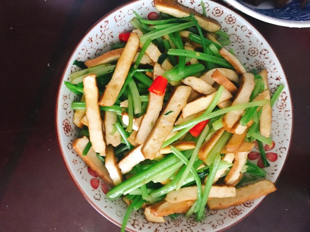素菜：芹菜炒豆腐干