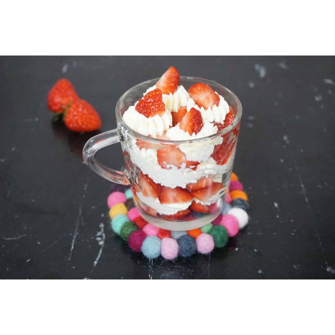 tauqq陶朵朵做的自家制草莓奶油杯