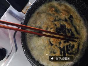 超简单好吃的虾头油炒饭的做法 步骤3
