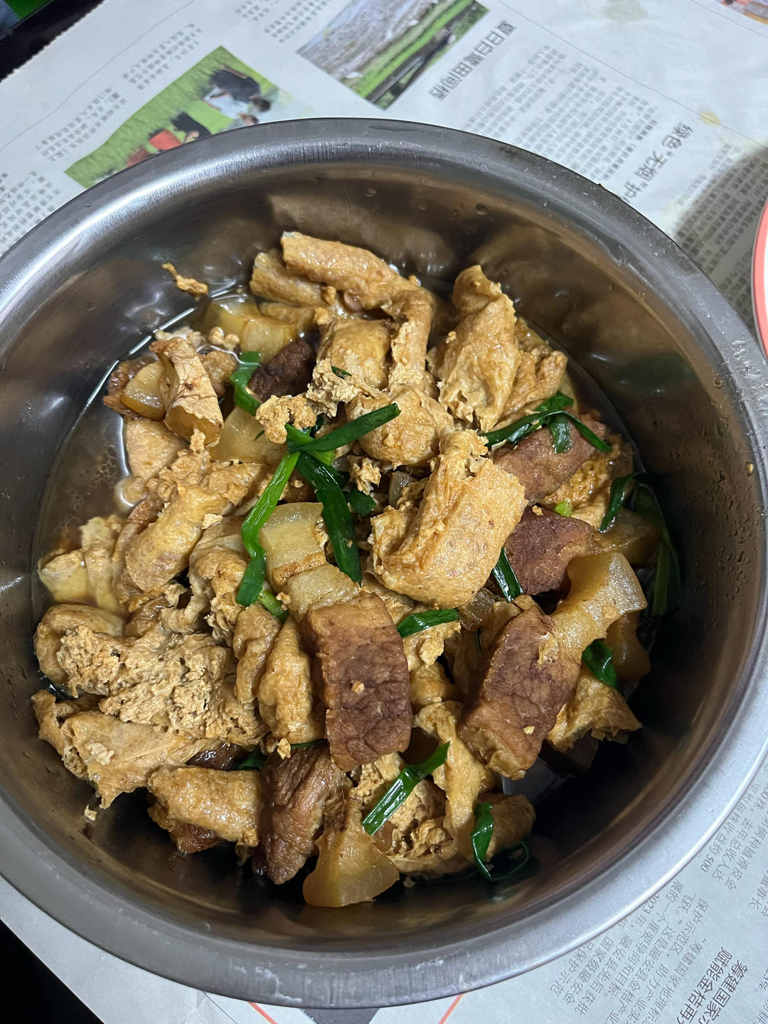 70，80后儿时的回忆油豆腐配红烧肉有一个这个菜算是大户人家了，有可能过年才能吃到