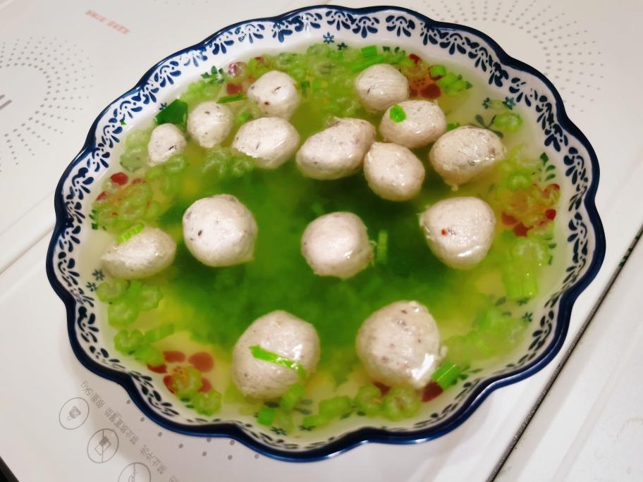 芹菜肉丸汤