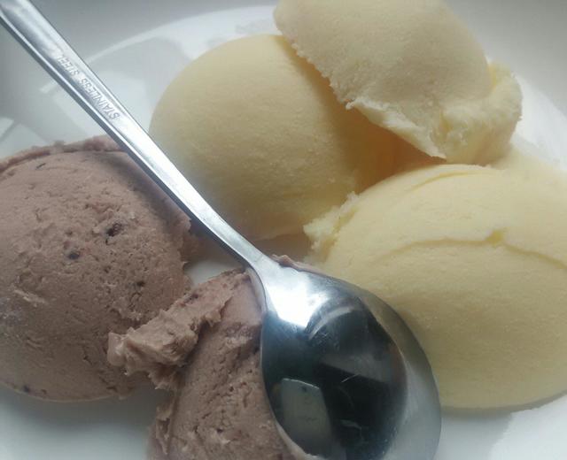 香草冰淇淋+巧克力冰淇淋的做法