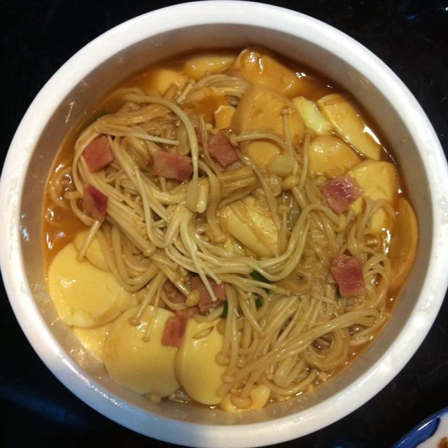 金针菇日本豆腐培根汤的做法
