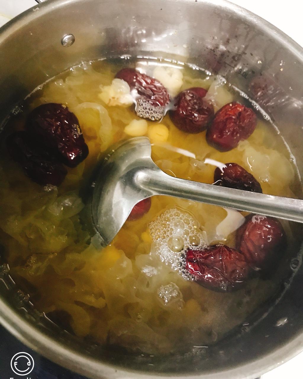 红枣银耳莲子羹