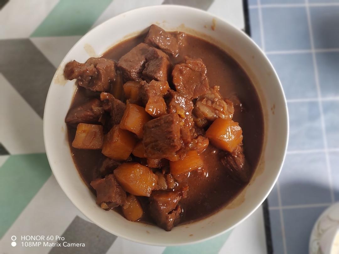 土豆焖牛腩