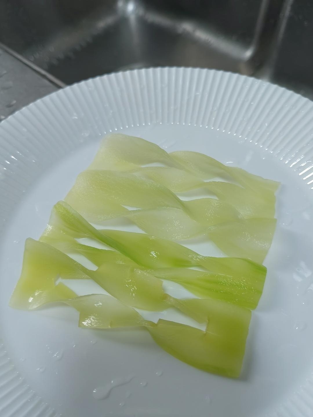 葱油莴笋的做法 步骤2