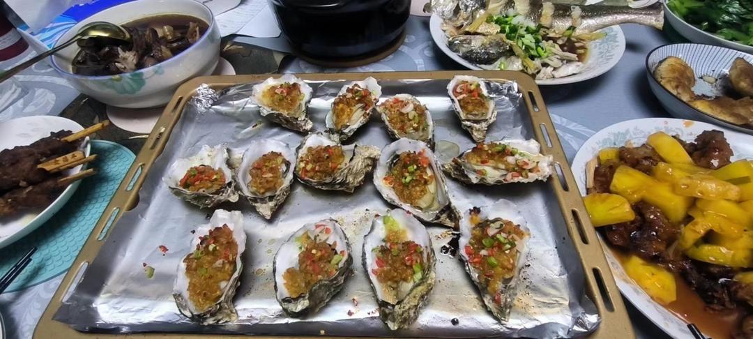 蒜蓉烤生蚝（万能好吃的蒜蓉辣椒酱）