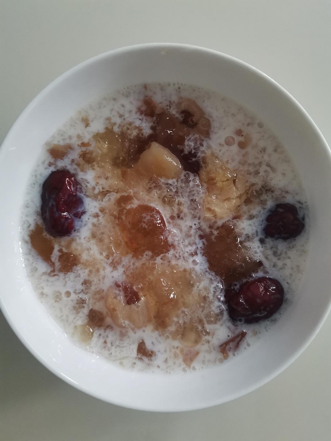 养容美颜（牛奶桃胶，雪燕，皂角米）