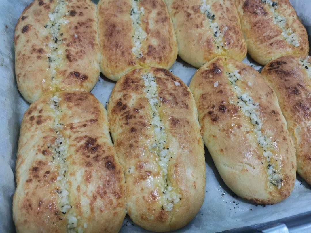 金灿灿的芝士蒜香法式软面包，香迷糊了！🥖🥖